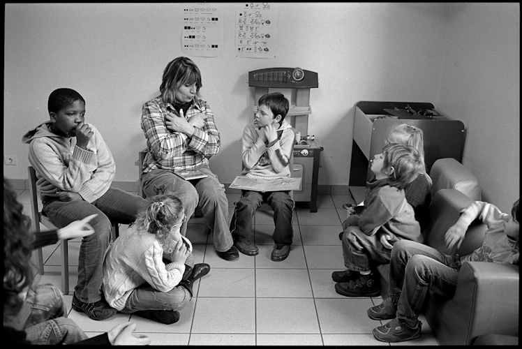 Lecture d'une comptine avec pratique du Makaton